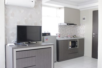 spacious studio room at the jarrdin cihampelas apartment