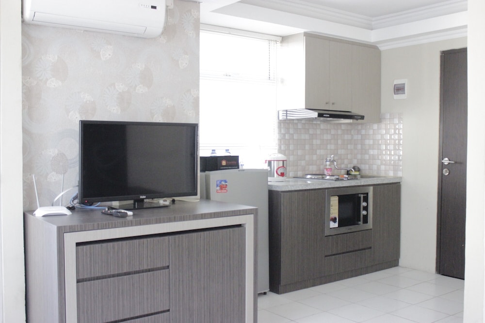 spacious studio room at the jarrdin cihampelas apartment