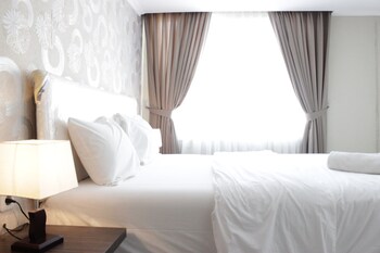 spacious studio room at the jarrdin cihampelas apartment