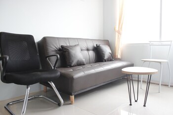 modest 2br apartment at the jarrdin cihampelas