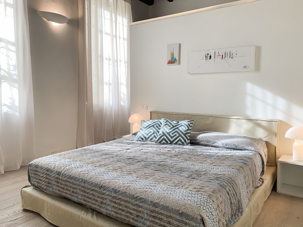 lux apartment castello