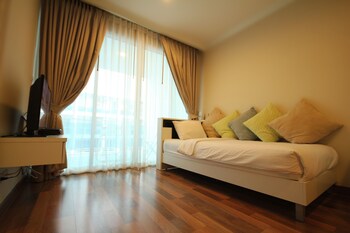 my resort hua hin family room pool view