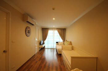 my resort hua hin family room pool view