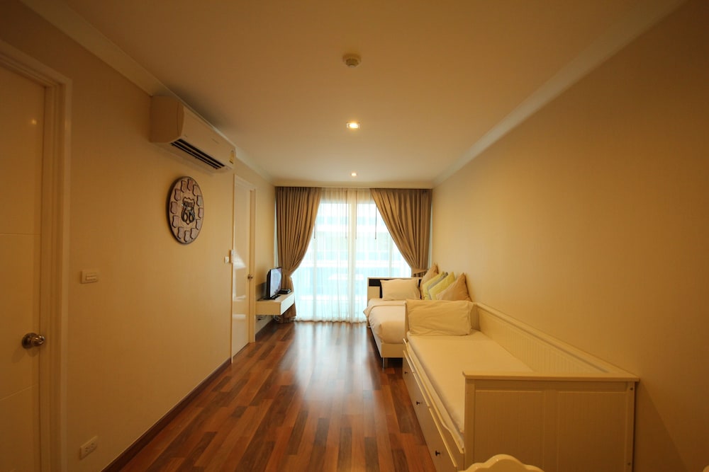 my resort hua hin family room pool view