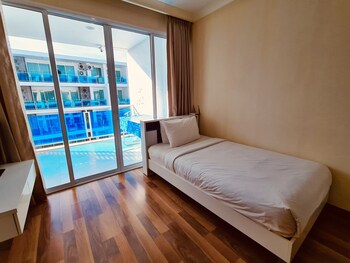 my resort hua hin family room pool view