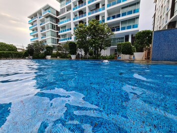 my resort hua hin family room pool view