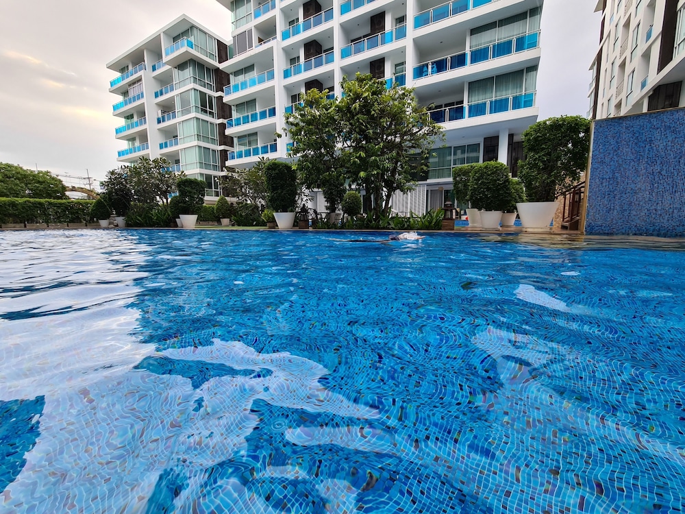 my resort hua hin family room pool view