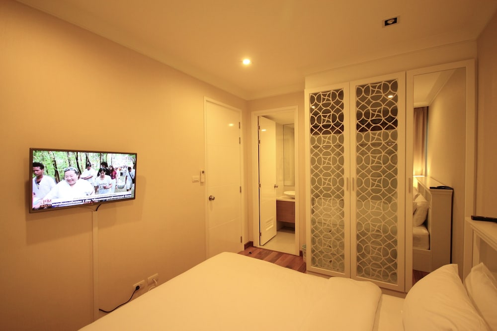 my resort hua hin family room pool view