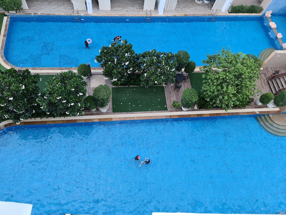 my resort hua hin family room pool view