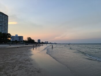 my resort hua hin family room pool view