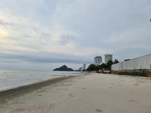 my resort hua hin family room pool view