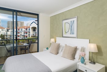 oaks gold coast calypso plaza suites