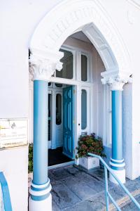 the strand bay hotel former oscar wilde home