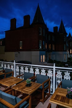 the strand bay hotel former oscar wilde home