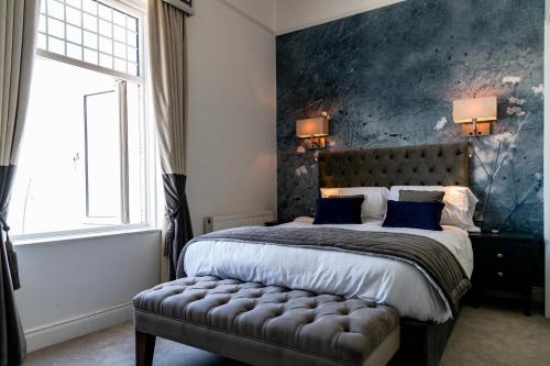 The Strand Bay Hotel Former Oscar Wilde Home,,0 star