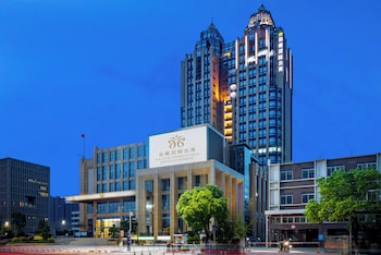poltton international apartment guangzhou panyu government affairs center