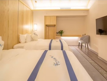 poltton international apartment liuzhou yaobu old town