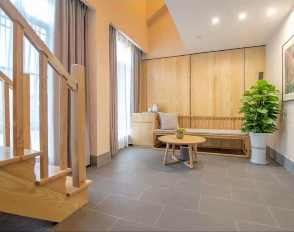 poltton international apartment liuzhou yaobu old town