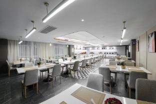 Home Inns (Xianning Yinquan Avenue Hot Spring Branch),,2 star