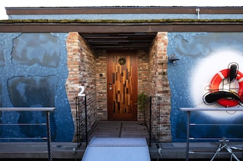 petals tokyo floating hotel