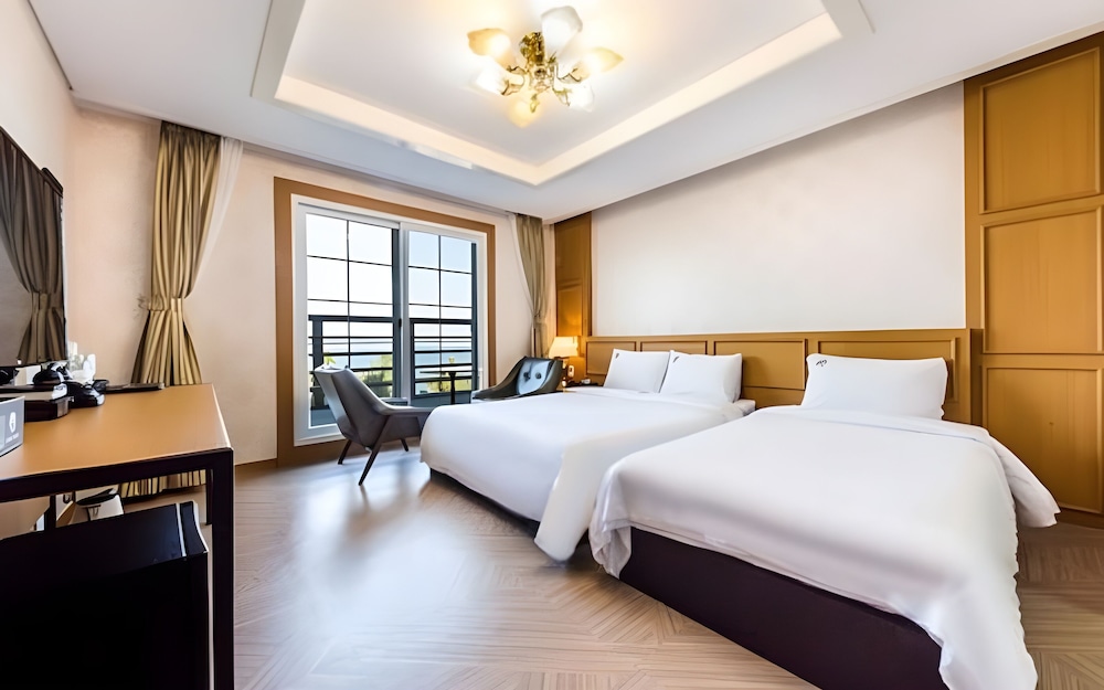 gangneung gyeongpodae la mer hotel