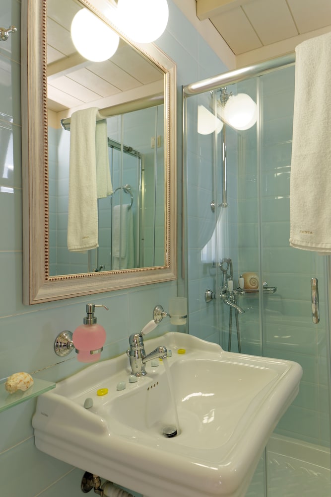 ionia suites