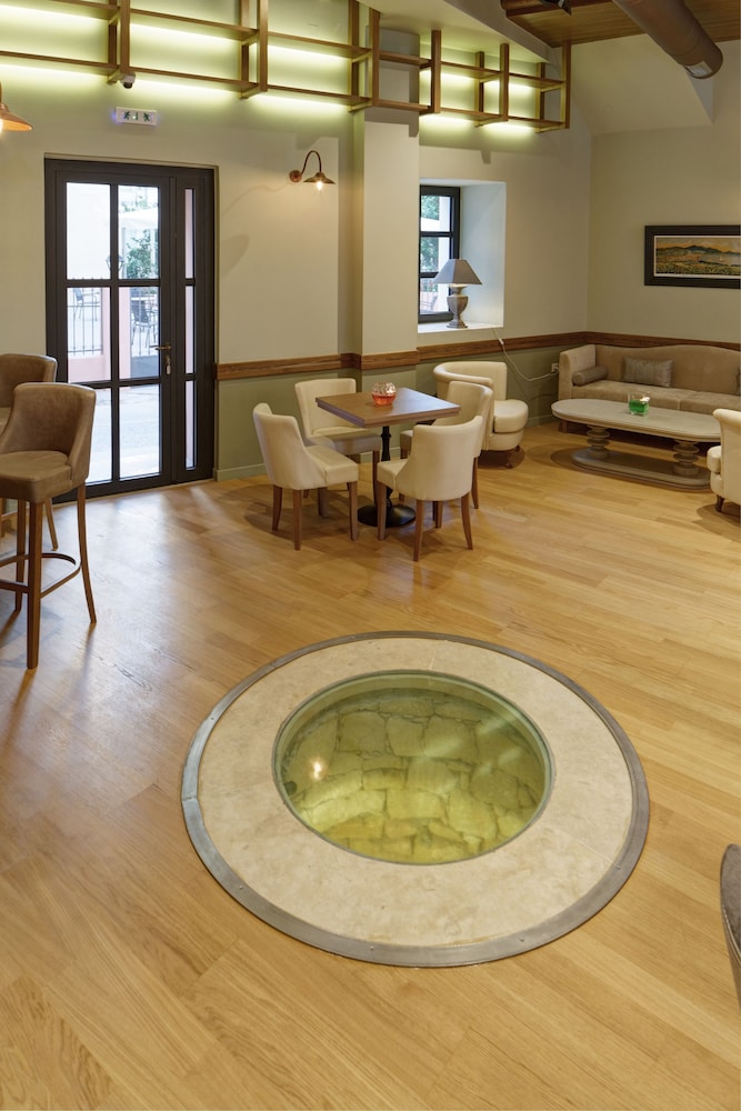 ionia suites