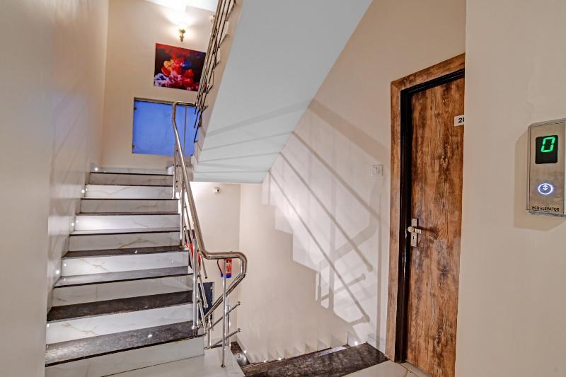 super townhouse hotel o benchmark