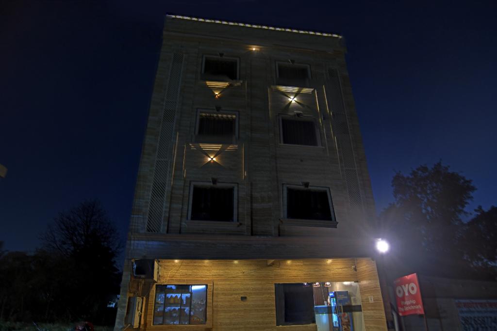 super townhouse hotel o benchmark