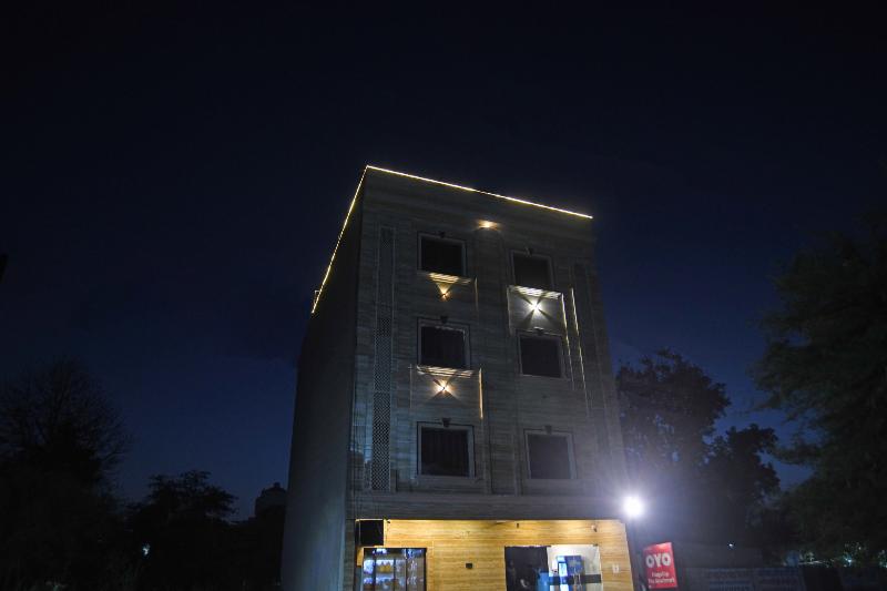 super townhouse hotel o benchmark