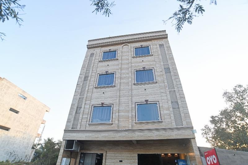 super townhouse hotel o benchmark