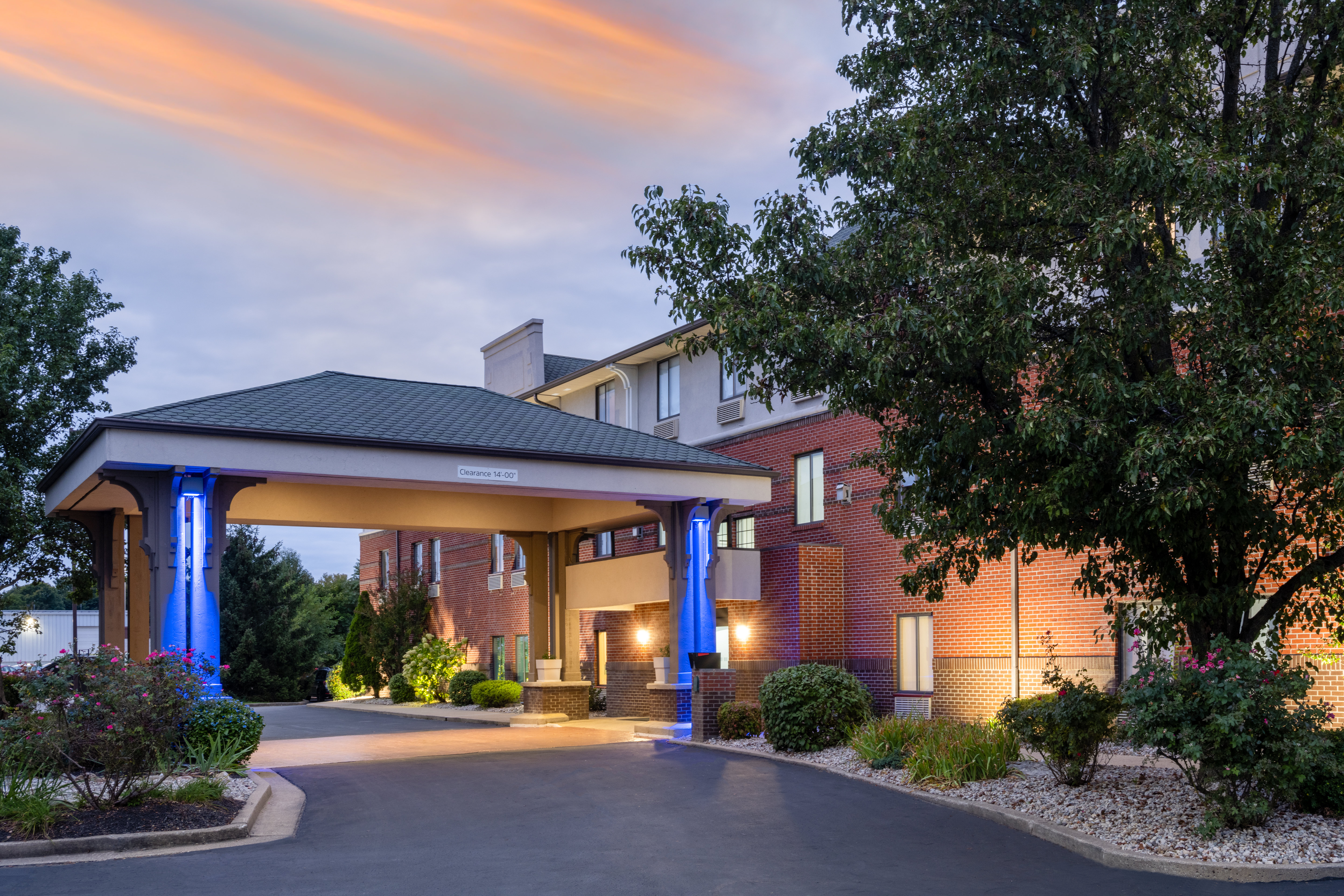 holiday inn express corydon by ihg