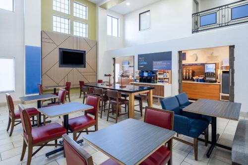 holiday inn express corydon by ihg