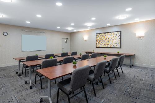 holiday inn express corydon by ihg