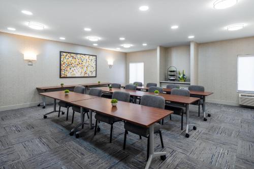 holiday inn express corydon by ihg