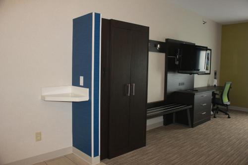 holiday inn express corydon by ihg