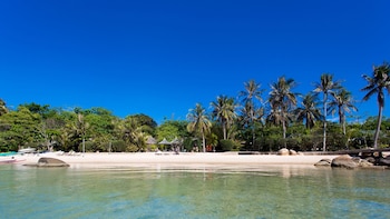 whale island resort