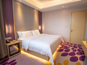 lavande hotel jiangmen heshan bus terminal