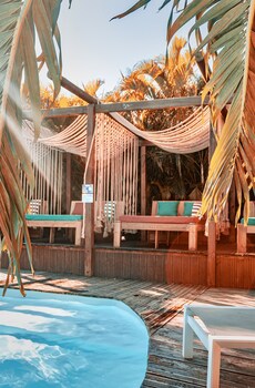 kawan bay suites