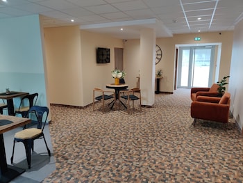 Hotel De La Tour,131 Rue D'italie,2 star