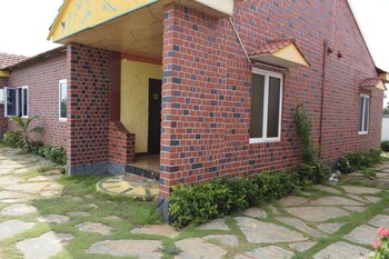 navagiraga resorts and hotel