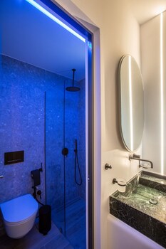 levantes luxury suites i