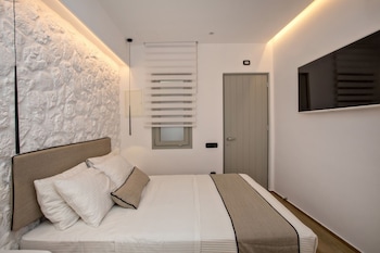 levantes luxury suites i