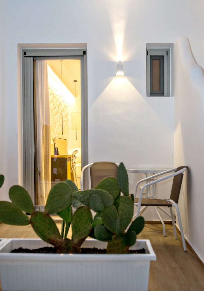 levantes luxury suites i