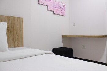 comfortable and gorgeous 2br at gateway pasteur apartment