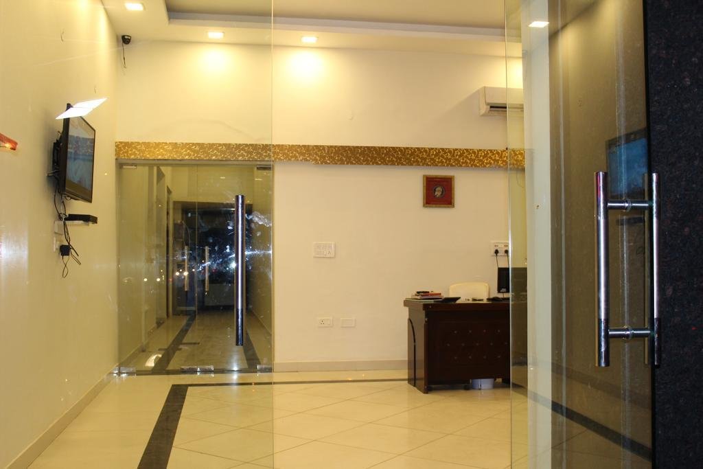hotel crown plaza malviya nagar