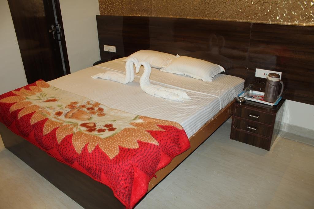 hotel crown plaza malviya nagar