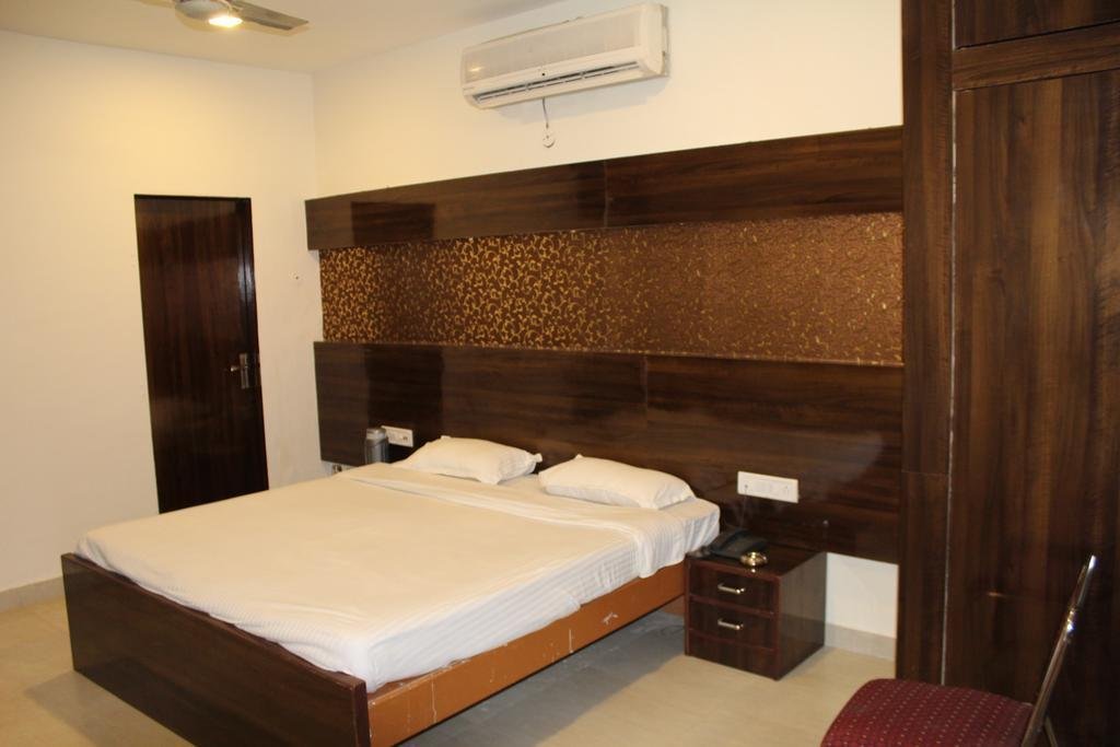 hotel crown plaza malviya nagar