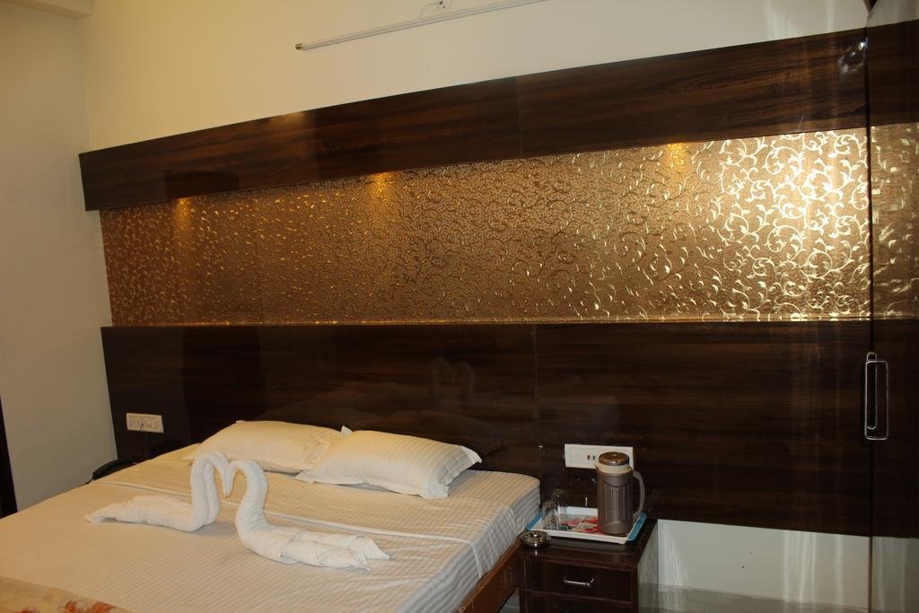 hotel crown plaza malviya nagar