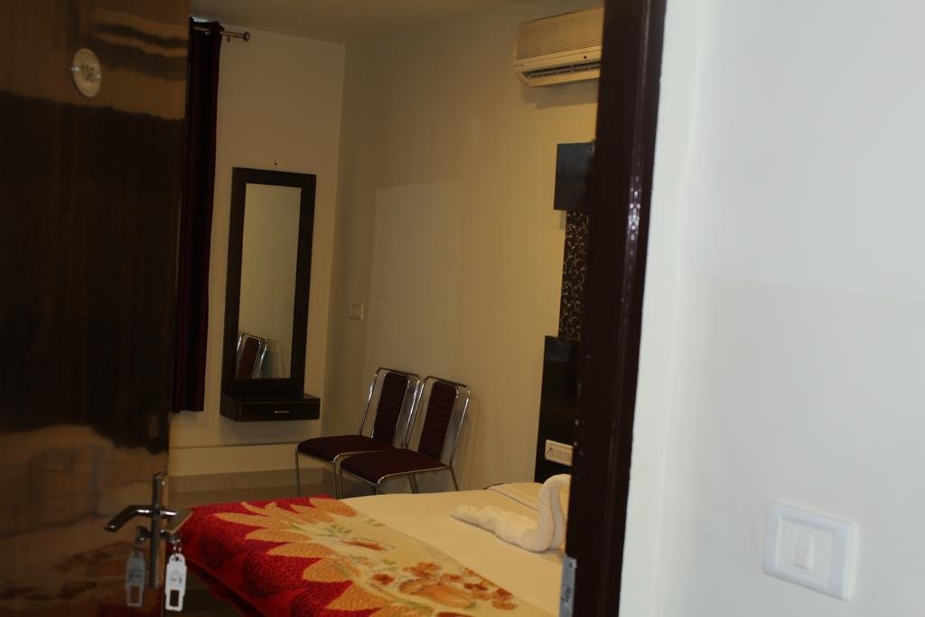 hotel crown plaza malviya nagar